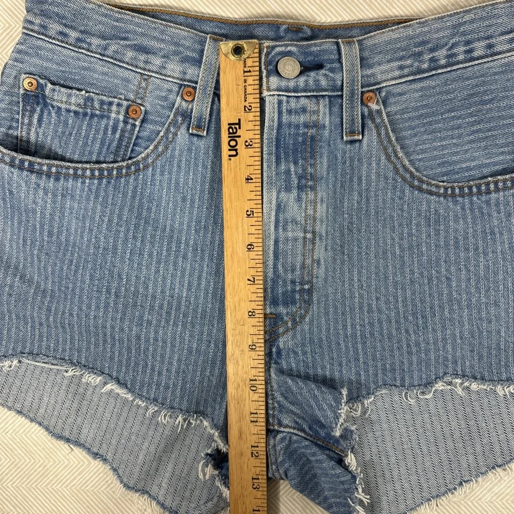 Levis 501 Shorts Womens Cut Offs Button Fly‎ Distressed Blue Medium Wash Size 30 - Picture 4 of 9
